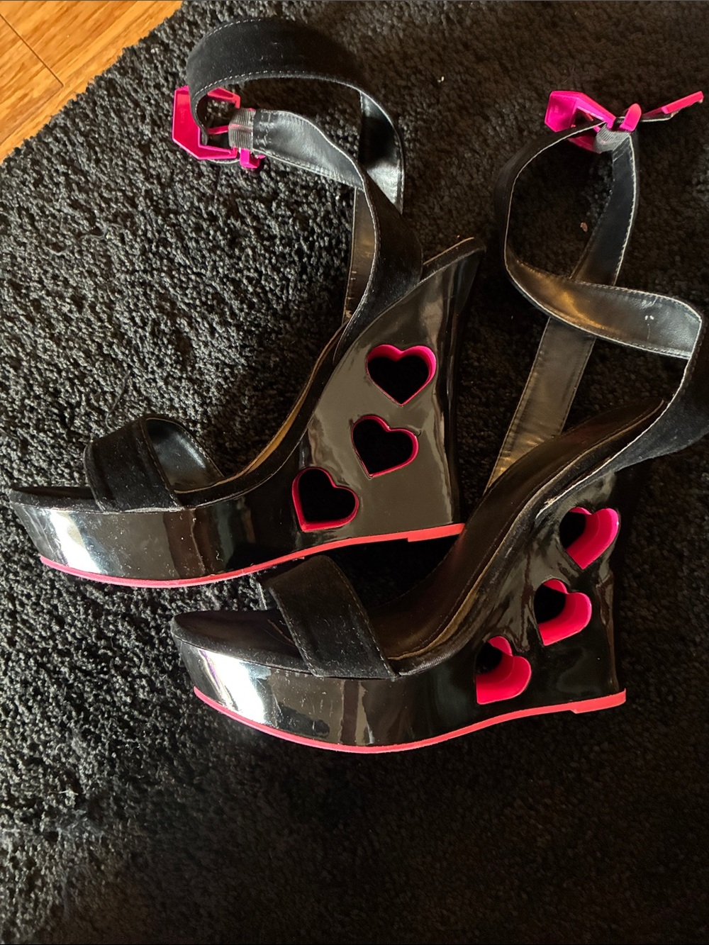 Shiekh Black & Hot Pink Cutout Heart Patent Wedge Sandals Wrap Strap - Womens 10